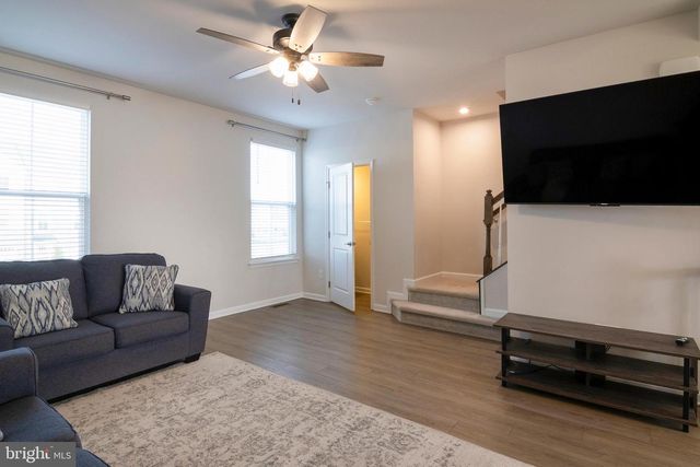 33 ROUNDSTONE RUN, Swedesboro, NJ 08085