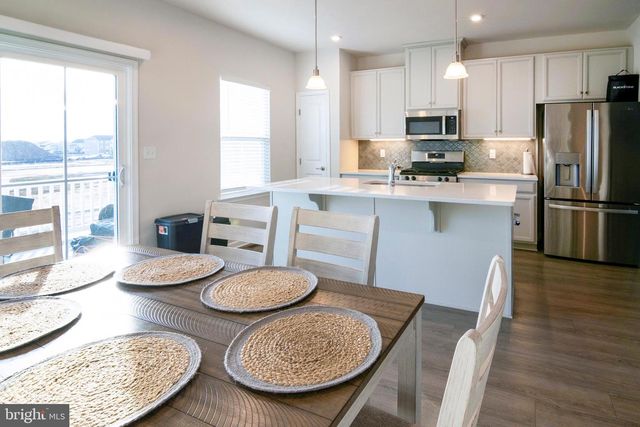 33 ROUNDSTONE RUN, Swedesboro, NJ 08085