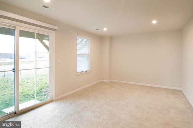 33 ROUNDSTONE RUN, Swedesboro, NJ 08085