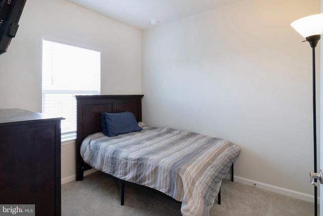 33 ROUNDSTONE RUN, Swedesboro, NJ 08085