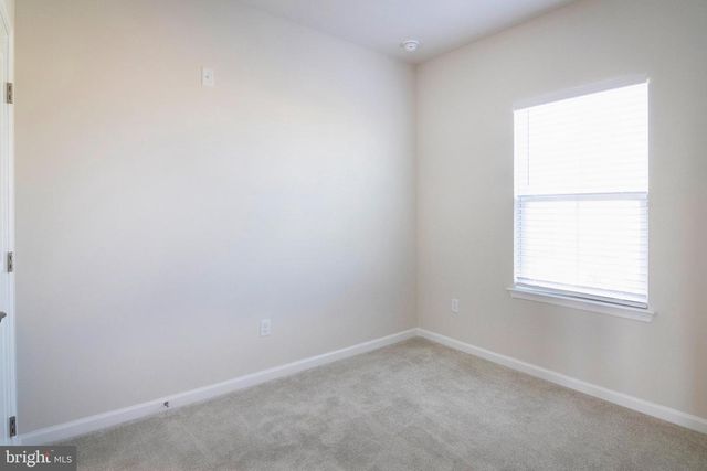 33 ROUNDSTONE RUN, Swedesboro, NJ 08085