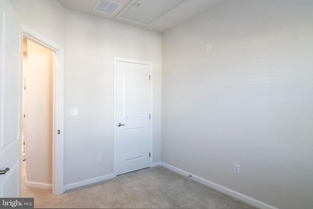 33 ROUNDSTONE RUN, Swedesboro, NJ 08085