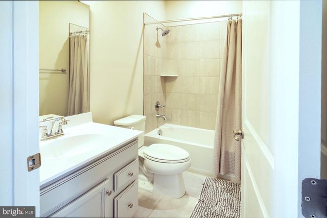 33 ROUNDSTONE RUN, Swedesboro, NJ 08085