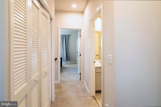 33 ROUNDSTONE RUN, Swedesboro, NJ 08085