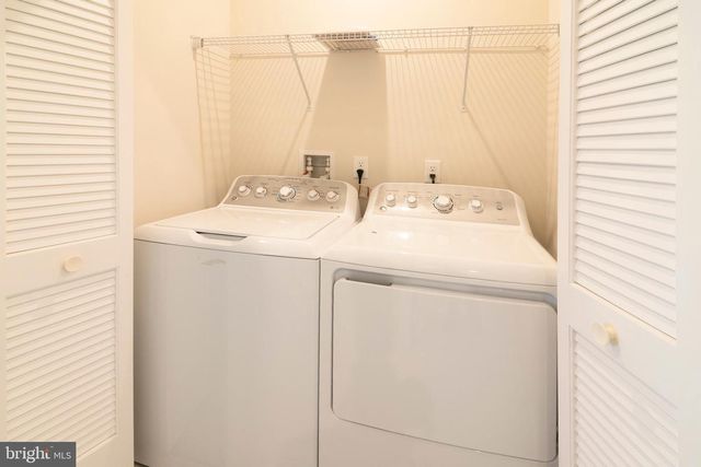 33 ROUNDSTONE RUN, Swedesboro, NJ 08085