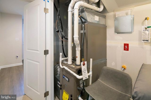 33 ROUNDSTONE RUN, Swedesboro, NJ 08085