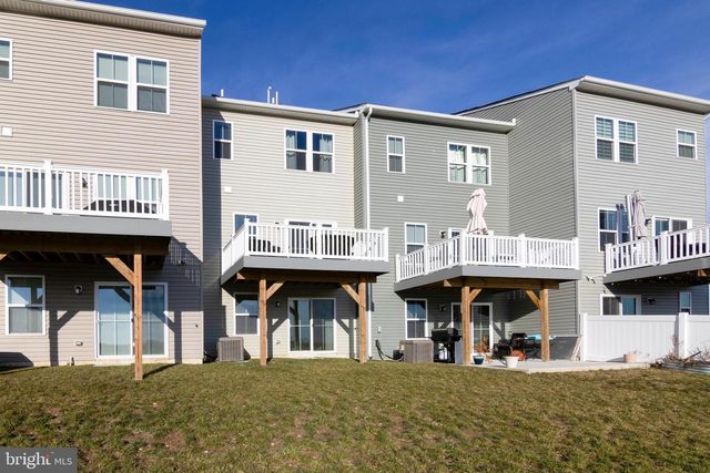 33 ROUNDSTONE RUN, Swedesboro, NJ 08085