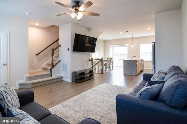 33 ROUNDSTONE RUN, Swedesboro, NJ 08085