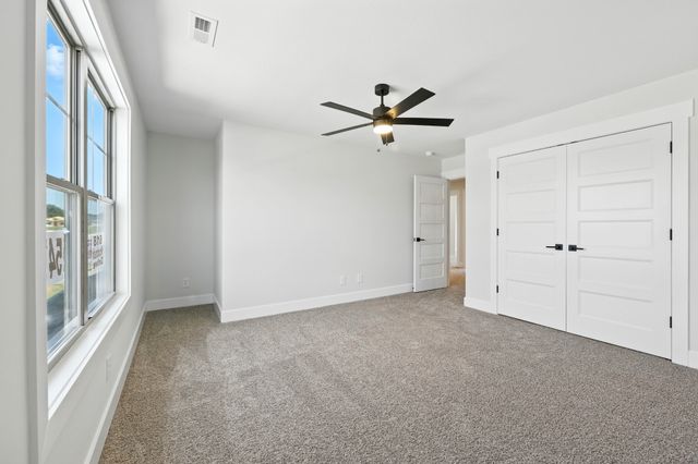618 Woodrush Dr, Clarksville, TN 37040