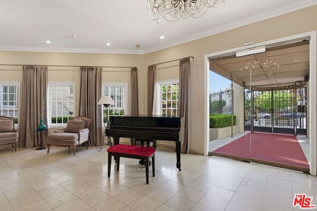 1424 N Crescent Heights Boulevard 49, West Hollywood, CA 90046