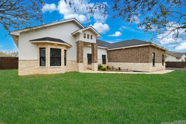 128 Hidden Ranch, Floresville, TX 78114