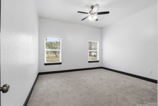 128 Hidden Ranch, Floresville, TX 78114