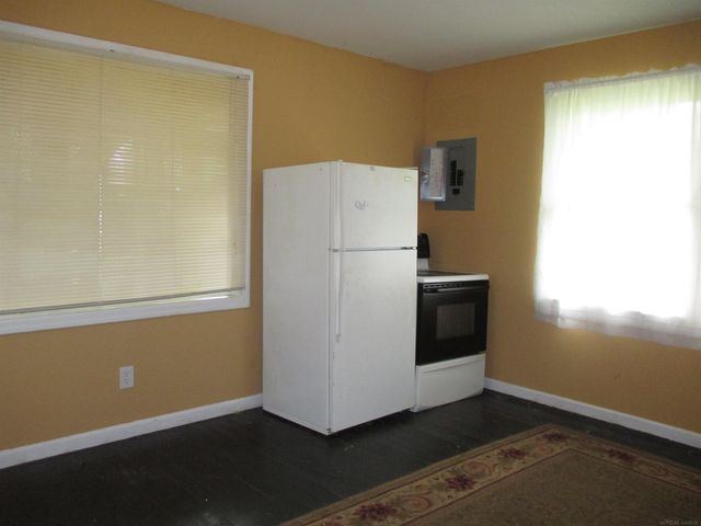 1030 Menominee Road, Waterford, MI 48328