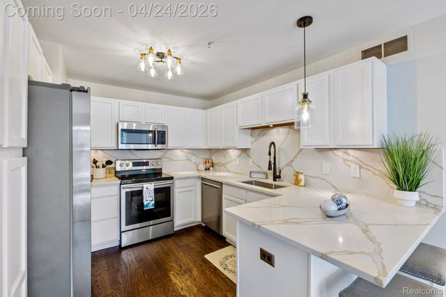 25580 Portico Lane, Novi, MI 48375