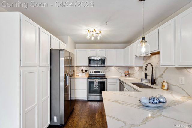 25580 Portico Lane, Novi, MI 48375