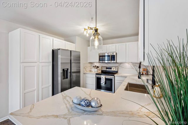 25580 Portico Lane, Novi, MI 48375