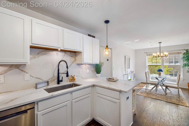 25580 Portico Lane, Novi, MI 48375