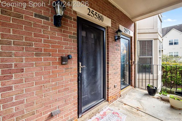 25580 Portico Lane, Novi, MI 48375