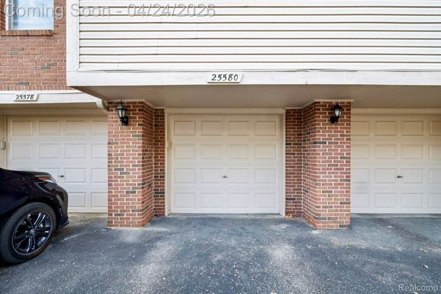 25580 Portico Lane, Novi, MI 48375