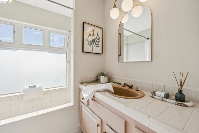 1221 Grizzly Peak Blvd, Berkeley, CA 94708