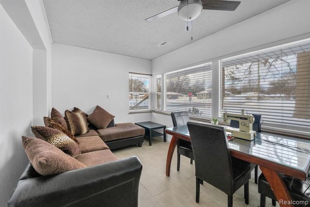 31565 Marquette Street, Garden City, MI 48135