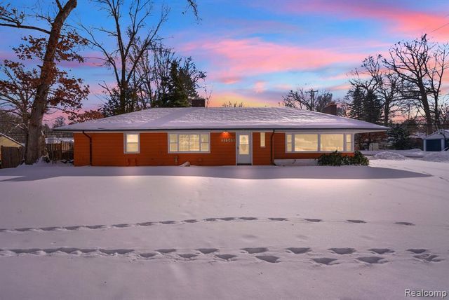 31565 Marquette Street, Garden City, MI 48135