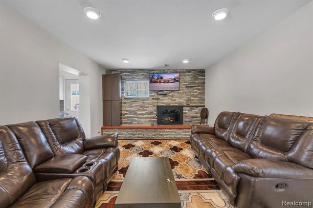 31565 Marquette Street, Garden City, MI 48135