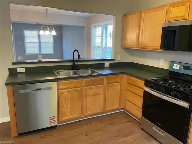 1615 Stoneshire Court, Winston-salem, NC 27127