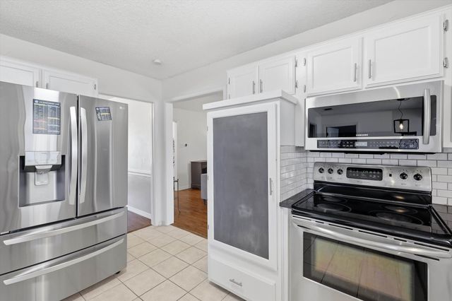 5001 Trails Edge Drive, Arlington, TX 76017