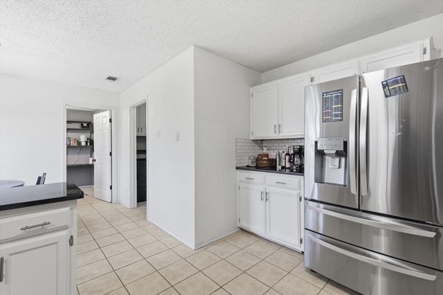 5001 Trails Edge Drive, Arlington, TX 76017