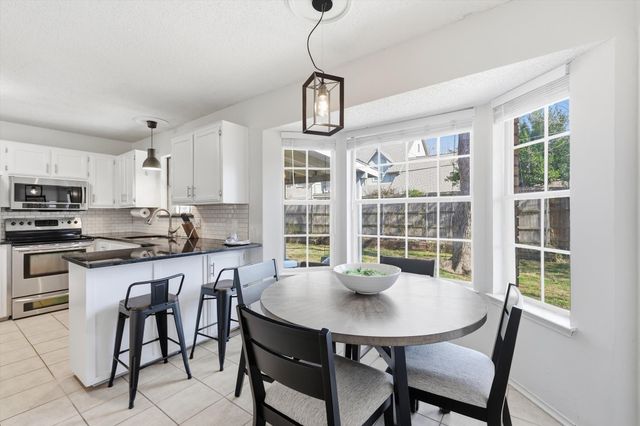 5001 Trails Edge Drive, Arlington, TX 76017