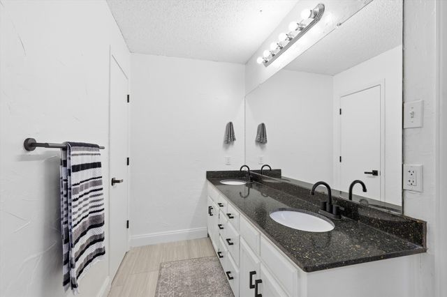 5001 Trails Edge Drive, Arlington, TX 76017