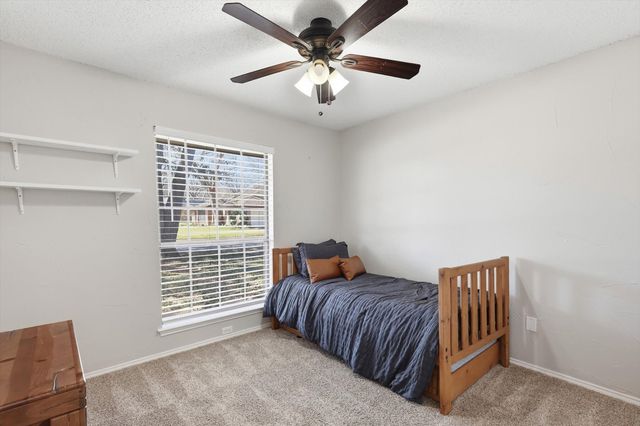 5001 Trails Edge Drive, Arlington, TX 76017