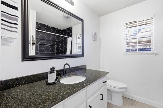 5001 Trails Edge Drive, Arlington, TX 76017