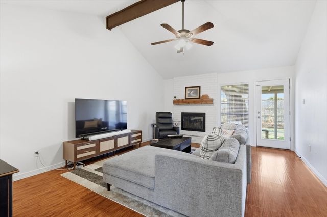 5001 Trails Edge Drive, Arlington, TX 76017