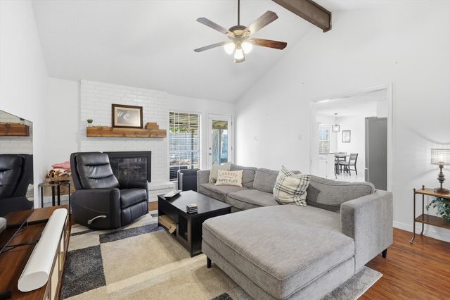 5001 Trails Edge Drive, Arlington, TX 76017