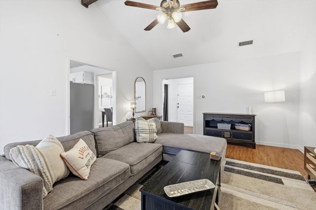 5001 Trails Edge Drive, Arlington, TX 76017