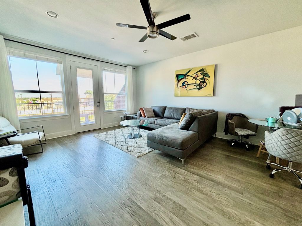 251 S Mill Street 340, Lewisville, TX 75057 — photo 3