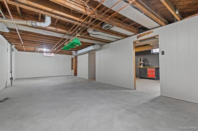 22609 Edgewood Street, Saint Clair Shores, MI 48080