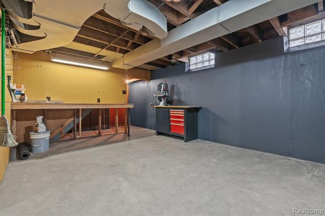 22609 Edgewood Street, Saint Clair Shores, MI 48080