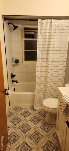 22609 Edgewood Street, Saint Clair Shores, MI 48080