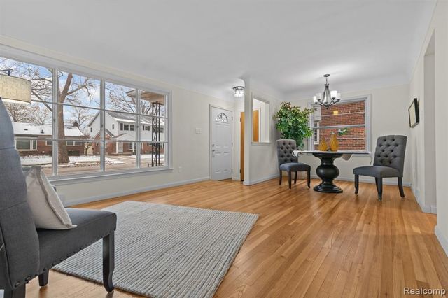 22609 Edgewood Street, Saint Clair Shores, MI 48080