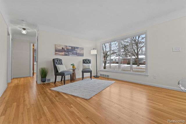 22609 Edgewood Street, Saint Clair Shores, MI 48080