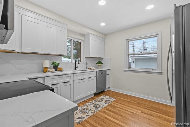 22609 Edgewood Street, Saint Clair Shores, MI 48080