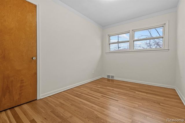 22609 Edgewood Street, Saint Clair Shores, MI 48080