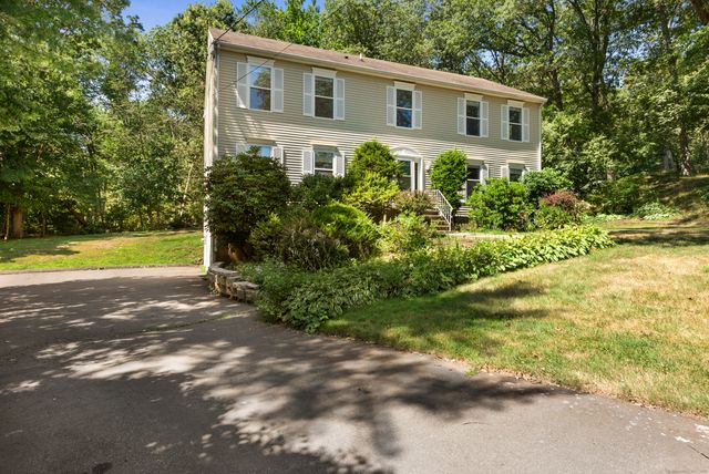 15 Blue Ridge Lane, North Haven, CT 06473