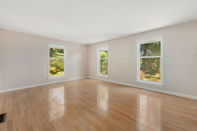 15 Blue Ridge Lane, North Haven, CT 06473