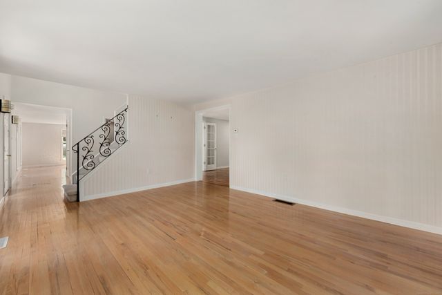 15 Blue Ridge Lane, North Haven, CT 06473