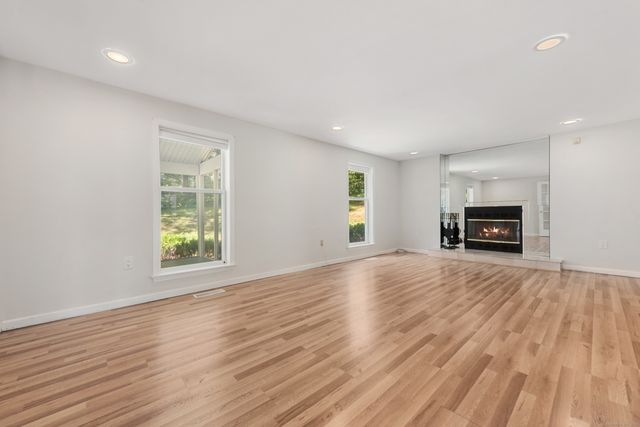 15 Blue Ridge Lane, North Haven, CT 06473