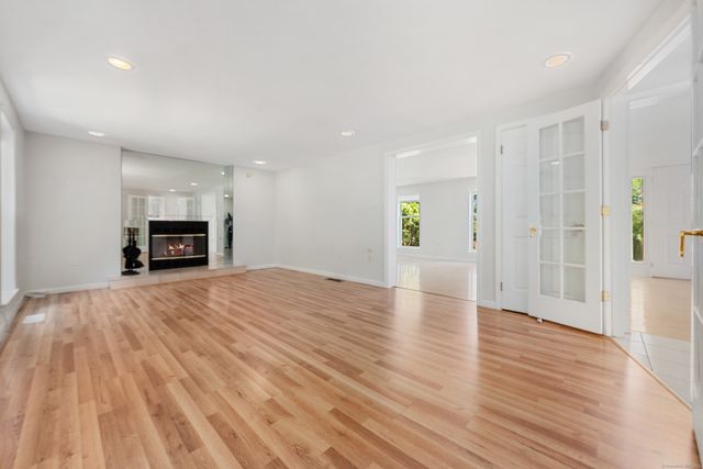 15 Blue Ridge Lane, North Haven, CT 06473
